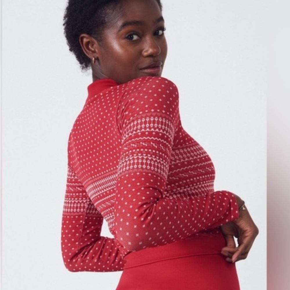 Fabletics Red Holiday Patterned Crop Top - Picture 2 of 5